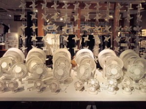 無印　扇風機　陳列　VMD