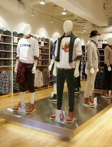 ユニクロ　FW立ち上がり